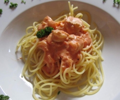 Variation von Nudeln mit Garnelensoße