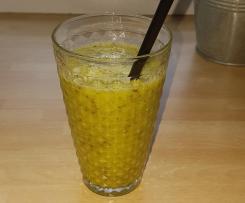 Grüner Smoothie: Orange, Ananas, Minze