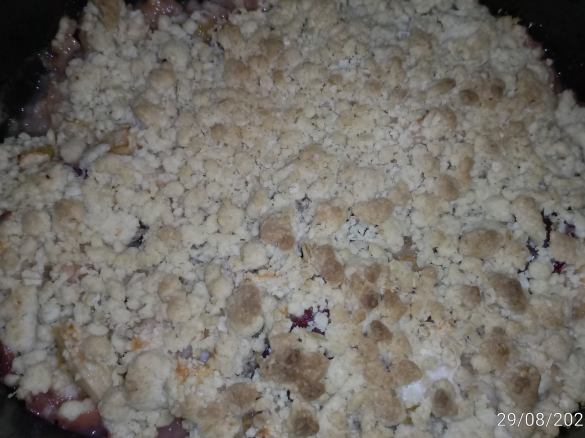 Apfel-Zwetschgenstreuselauflauf