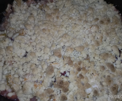 Apfel-Zwetschgenstreuselauflauf