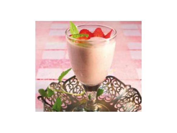 Erdbeerquark mit Zitronenmelisse