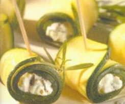 Zucchiniröllchen mit Käse und Rosmarin