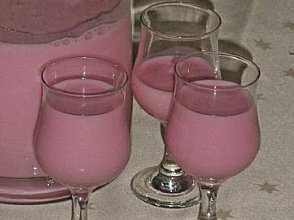 Cremiger Erdbeerlikör