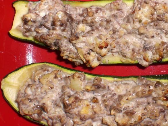 Gefüllte Zucchini