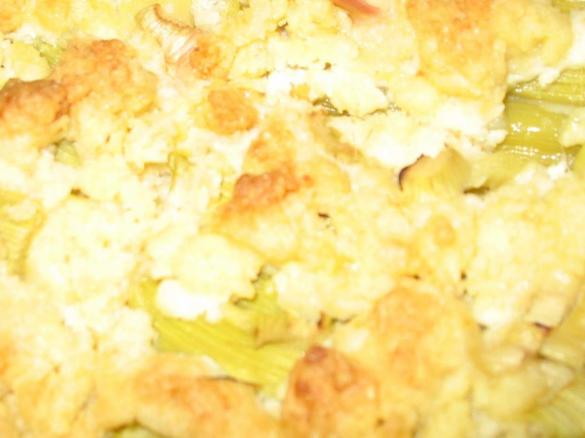 Rhabarberkuchen mit Rosmarin-Ingwer Streusel