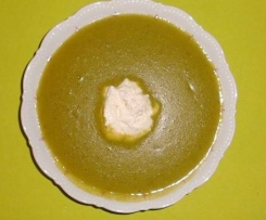 Perlende Erbsensuppe für Festtage