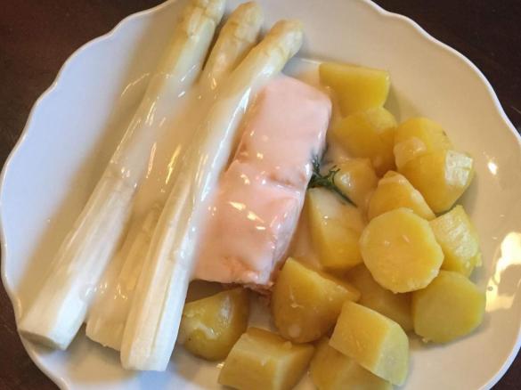 Lachs mit Spargel und Kartoffeln, glutenfrei,all in one