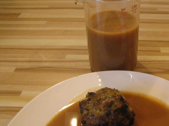 Bratensosse vegetarisch mit Röstzwiebeln