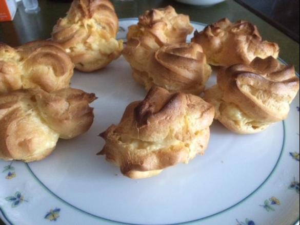 Windbeutel mit Vanillepudding-Eierlikörcreme