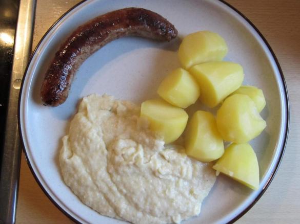 Wirsing, Kartoffeln und Bratwurst (wie bei Oma)