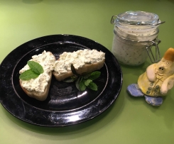 Frischkäse-Minze-Dip verfeinert mit Joghurt und Feta