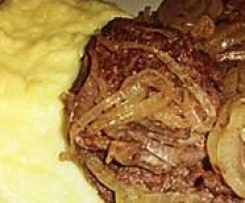 Leber mit Äpfeln und Zwiebeln 