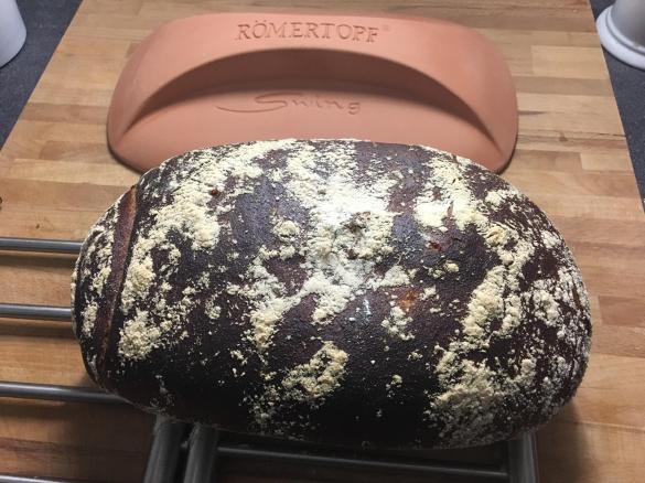 Dinkel-Roggen-Weizenbrot aus dem Römertopf