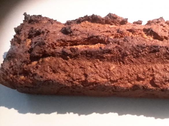 Süßes Roggen-Dinkel-Brot mit Nüssen und Rosinen