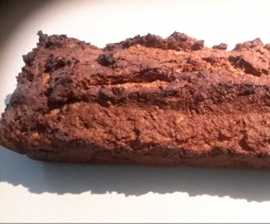 Süßes Roggen-Dinkel-Brot mit Nüssen und Rosinen