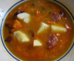 Spanischer Bohneneintopf mit Chorizo, Kidneybohnen und Kartoffeln