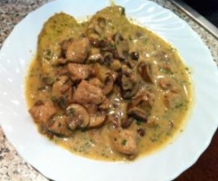 Geschnetzeltes in Champignonrahmsoße mit Servietten-Semmelknödel (TM 31)