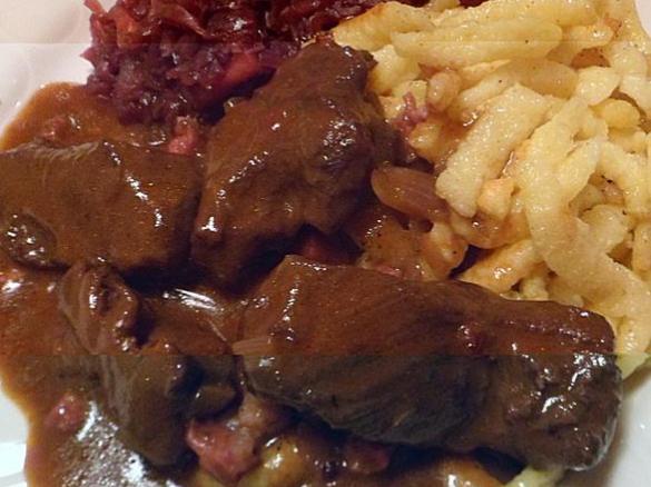 Wildgulasch mit Spätzle