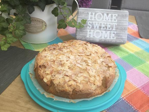 Cuarenta Y Tres - Apfelkuchen mit Mandelpaste