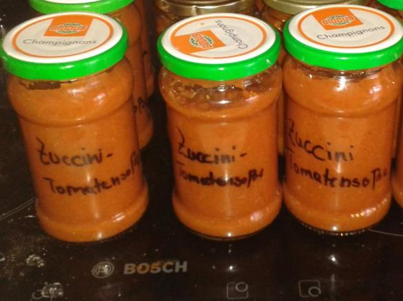 Zucchini-Tomatensoße