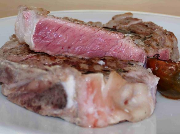Chuleton de Tenera (Rindersteak mit Knochen)