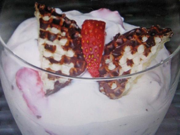 Erdbeere küsst Schokokuß-Dessert mit Quark