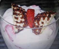 Erdbeere küsst Schokokuß-Dessert mit Quark