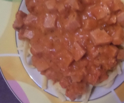 Spätzle mit Wurstgulasch