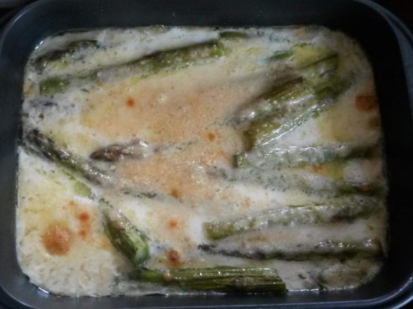 Gratinierter grüner Spargel ( Asparagi al forno)