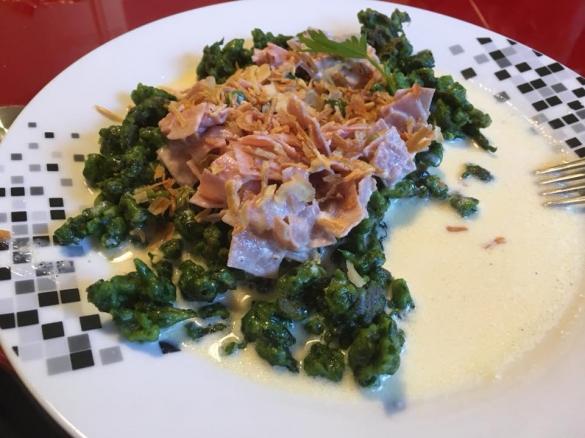 Bärlauchspätzle mit Schinken- Sahnesauce