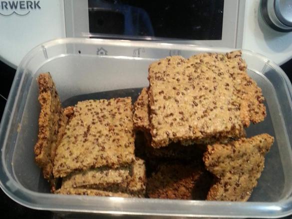 Rosmarien-Parmesan-Chia-Samen-Cracker