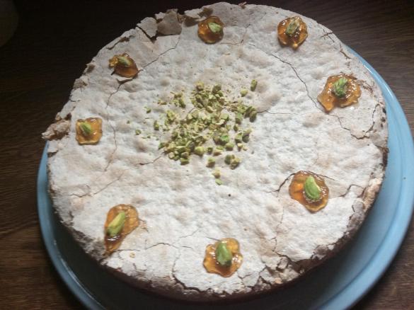 Mandelkuchen mit Mandel-Baiser-Decke