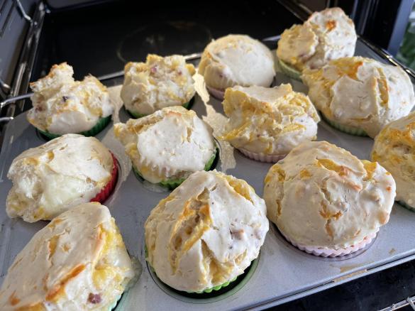 Pikante Muffins mit Käse