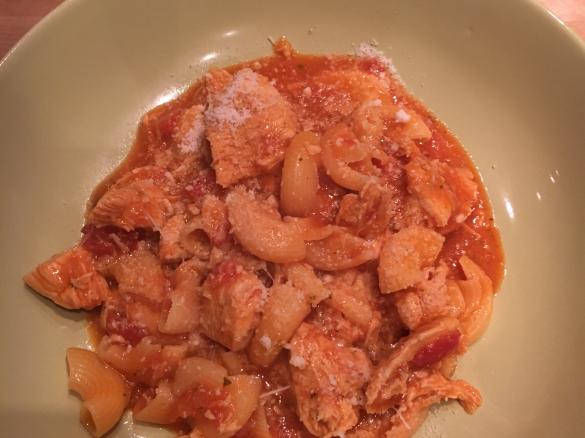 Pasta mit Hähnchen in Barbecuesauce