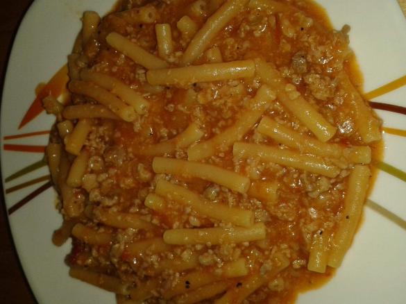 Macceroni al sugo con Salsiccia (Macceroni mit Tomatensauce und Italienische Bratwurst)