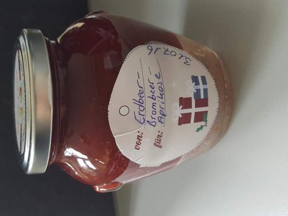 Erdbeer-Aprikosen-Brombeer Marmelade