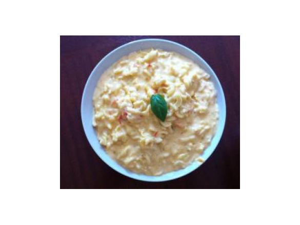 Vollkornnudeln mit Tomate & Hirtenkäse