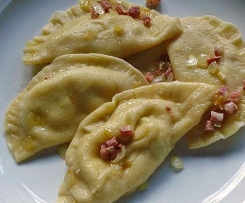 Kasnudeln mit Speck-Sahne-Soße