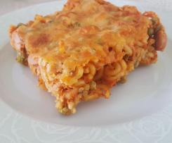 Nudelauflauf mit Erbsen und Wiener