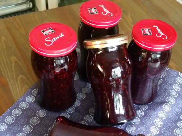 Brombeermarmelade mit Kirschsirup