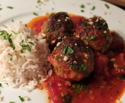 Hackbällchen in pikanter Tomatensoße