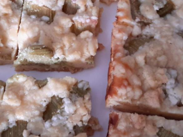 Rabarbersreuselkuchen