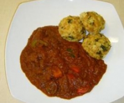 Variation von Ungarisches Paprikagulasch mit Pferdefleisch