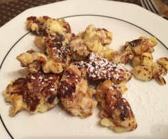 Kaiserschmarren mit Äpfeln und Rosinen