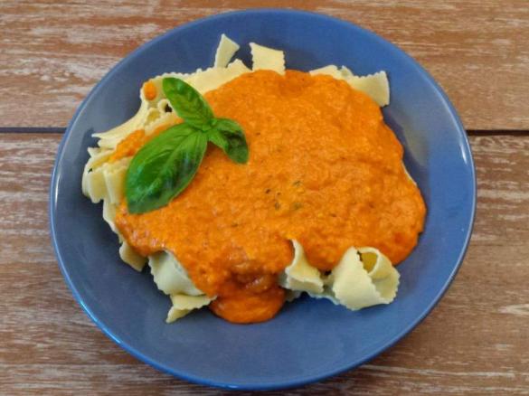 scharfe Tomaten-Frischkäse Soße für Nudeln