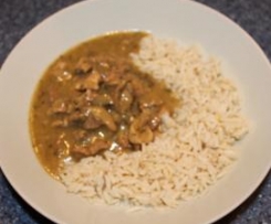 Gyros mit Reis und Champignonsoße