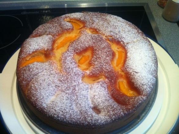 Mandelkuchen mit Pfirsichen
