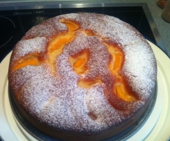 Mandelkuchen mit Pfirsichen