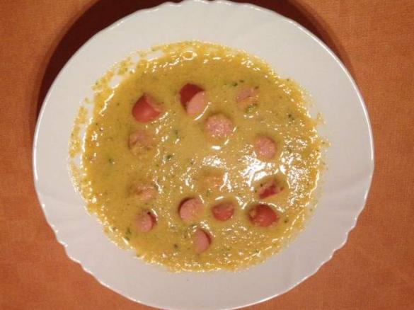 Gemüsesuppe püriert mit Frischkäse