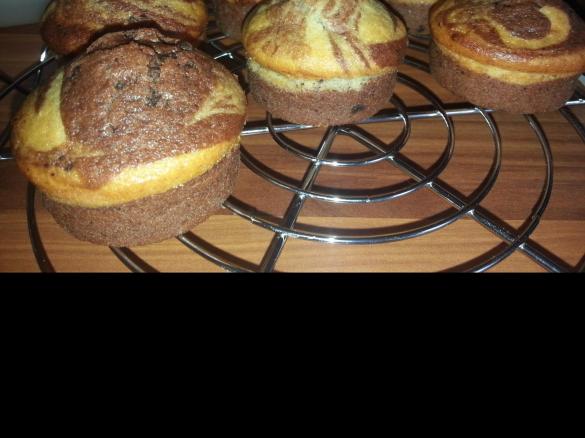 Variation von Marmor Bananen Muffins